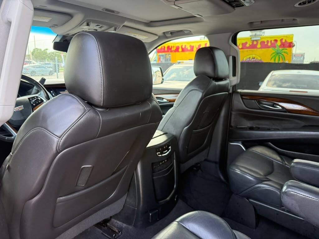 Used 2017 Cadillac Escalade ESV Premium Luxury AWD/4WD image 26