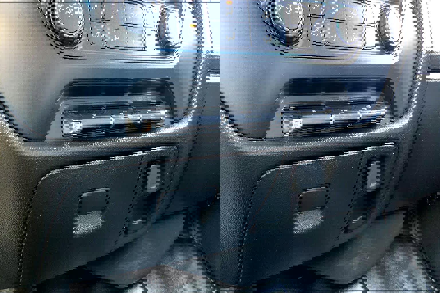 Used 2018 GMC Sierra 2500 4x4 Crew Cab w/ Sierra Convenience Package image 33