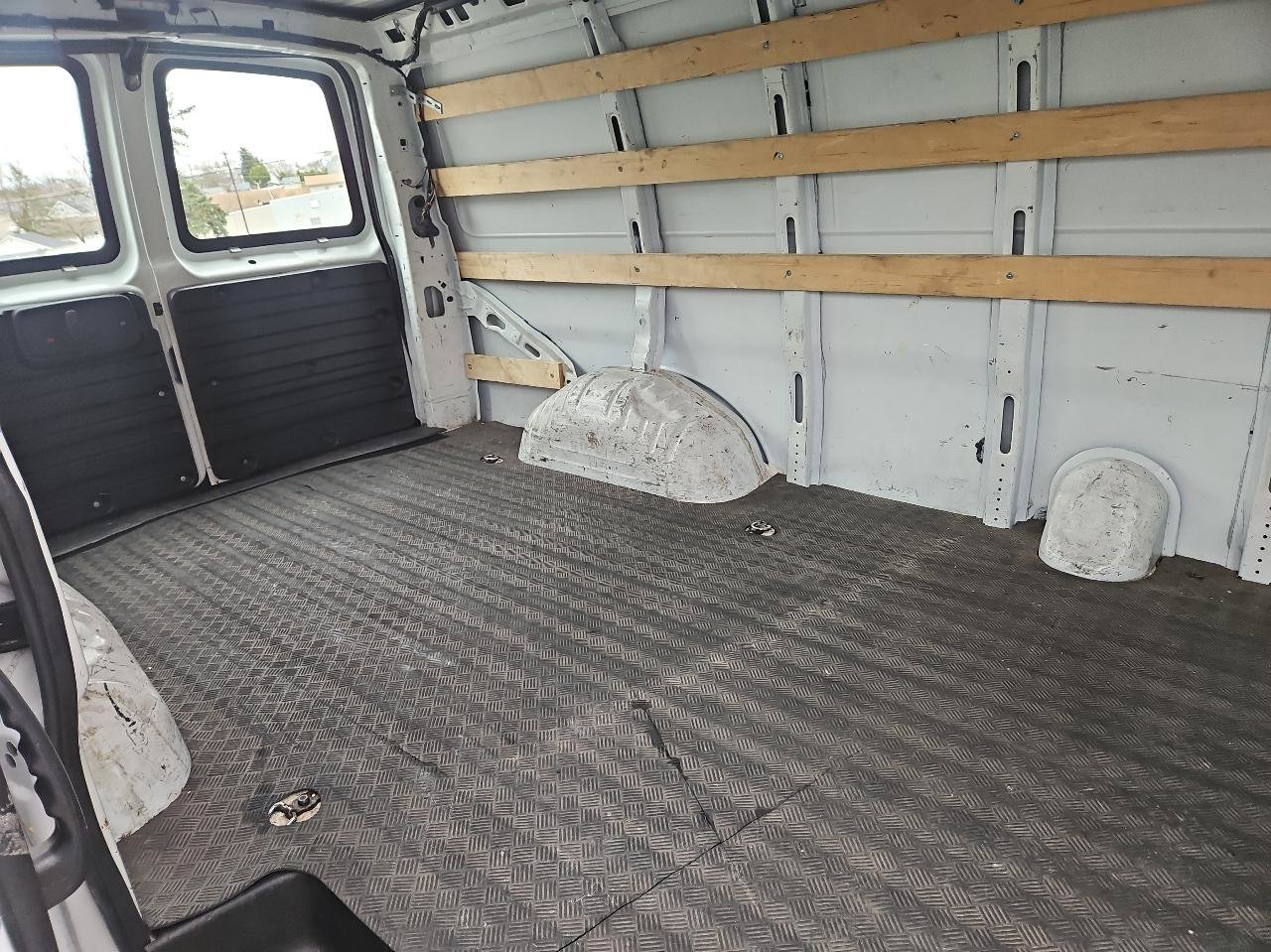 Used 2019 GMC Savana 2500 w/ Driver Convenience Package RWD image 21
