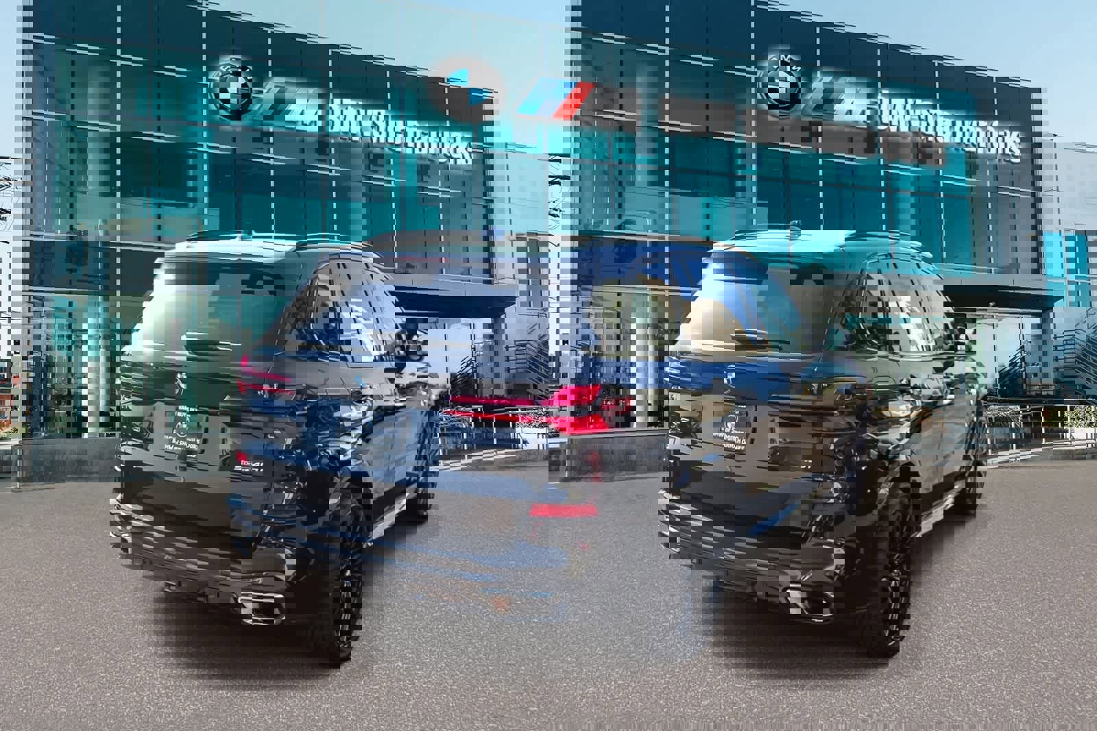 Used 2026 BMW X5 sDrive40i w/ M Sport Package image 4