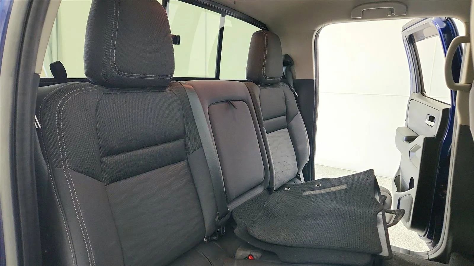 Used 2022 Nissan Frontier SV image 36