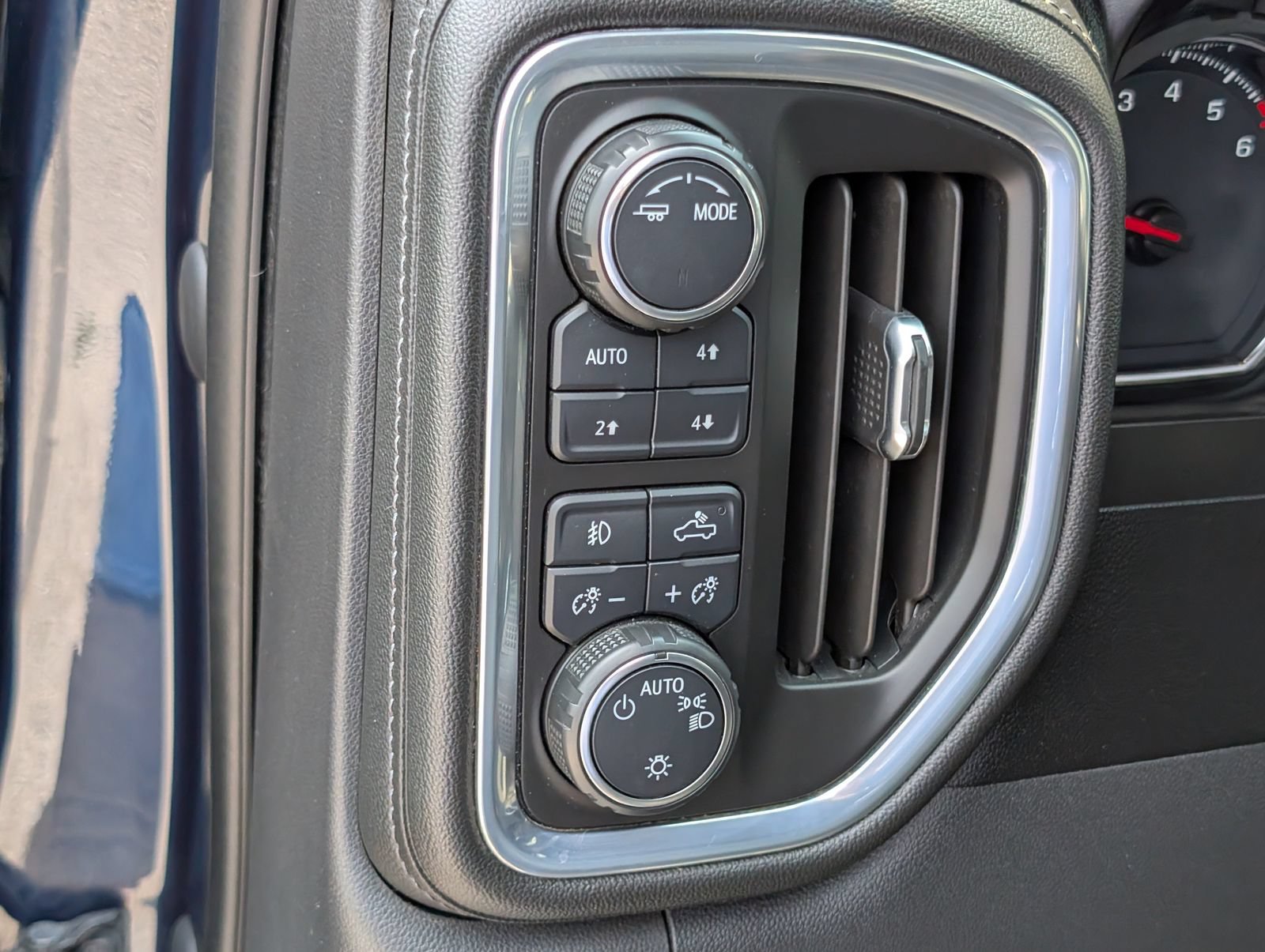 Used 2021 Chevrolet Silverado 1500 RST w/ Convenience Package II AWD/4WD image 23