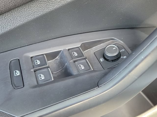 Used 2024 Volkswagen Jetta SE FWD image 18
