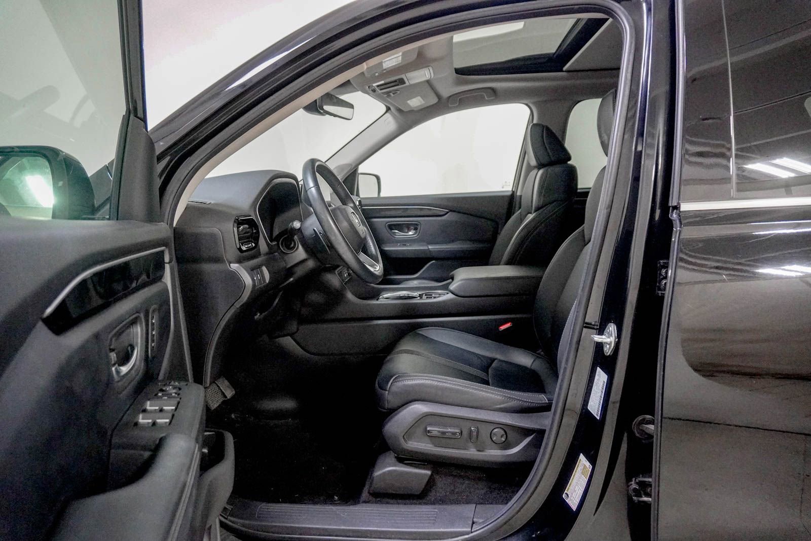 Used 2023 Honda Pilot Touring image 18
