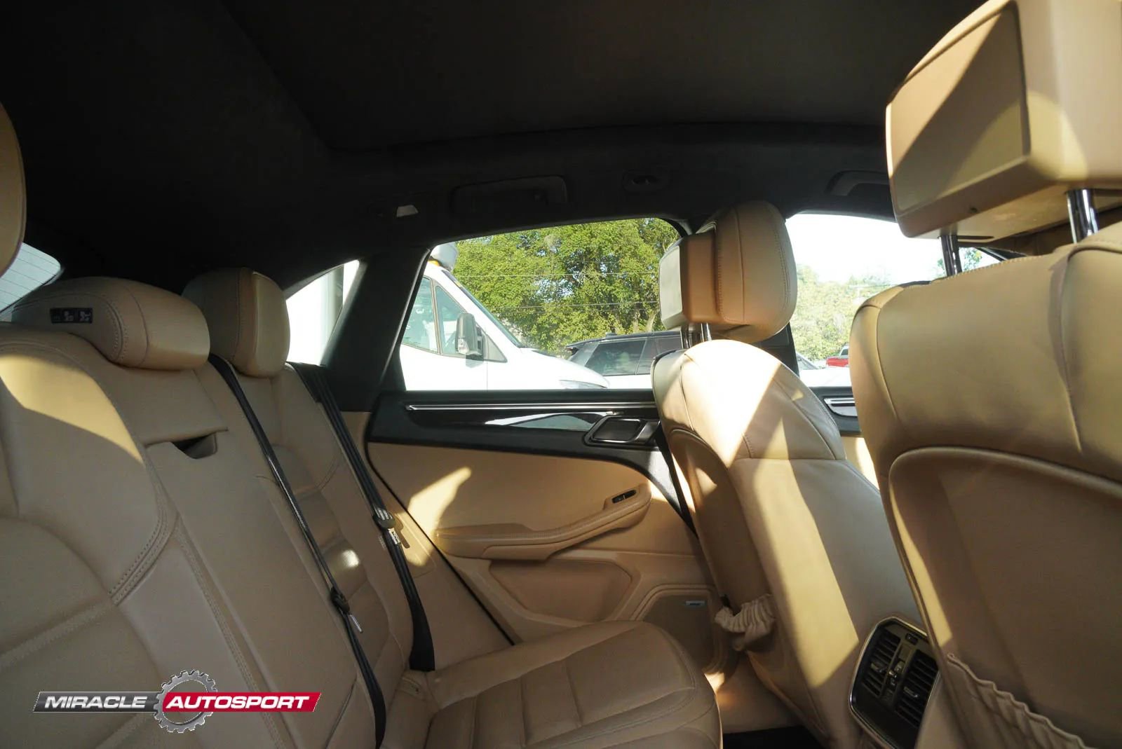 Used 2017 Porsche Macan Turbo image 40