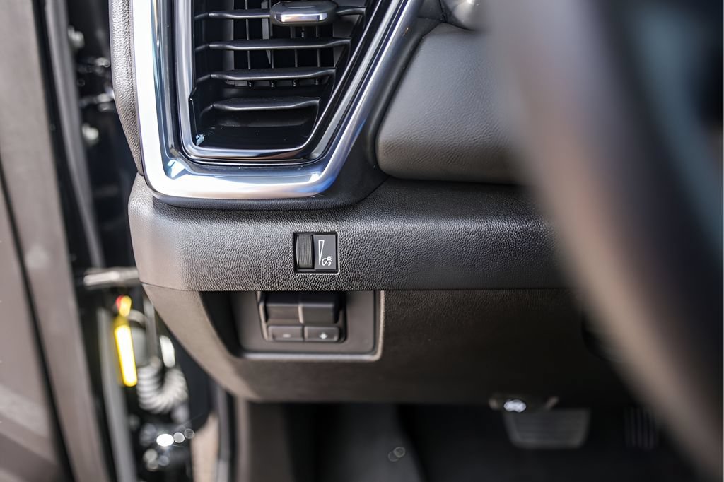 Used 2025 GMC Canyon Elevation w/ Convenience Package RWD image 17