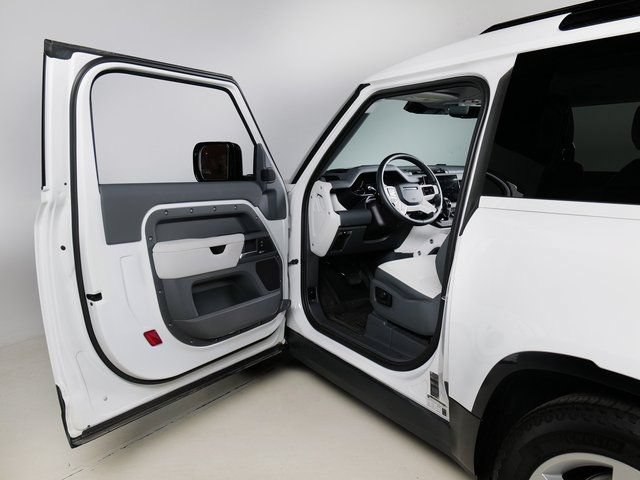 Used 2025 Land Rover Defender 90 X-Dynamic SE AWD/4WD image 23