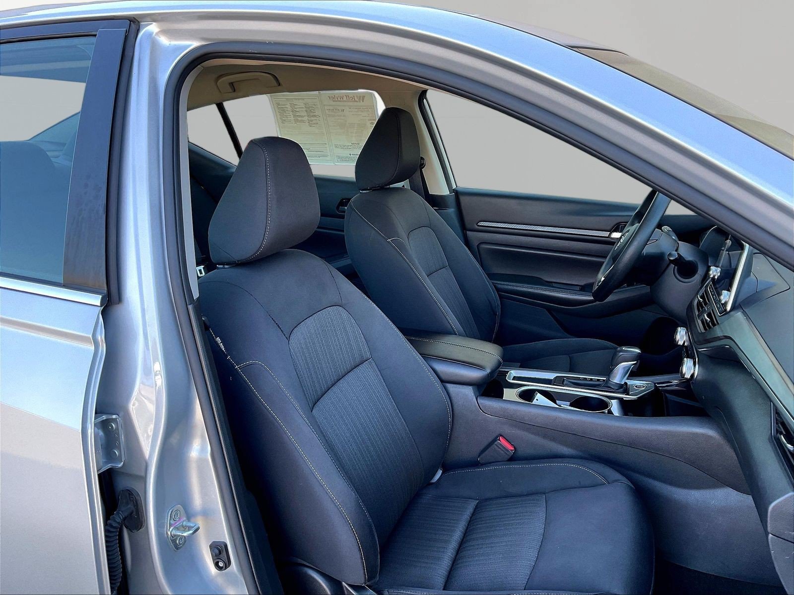 Used 2024 Nissan Altima 2.5 SV FWD image 27