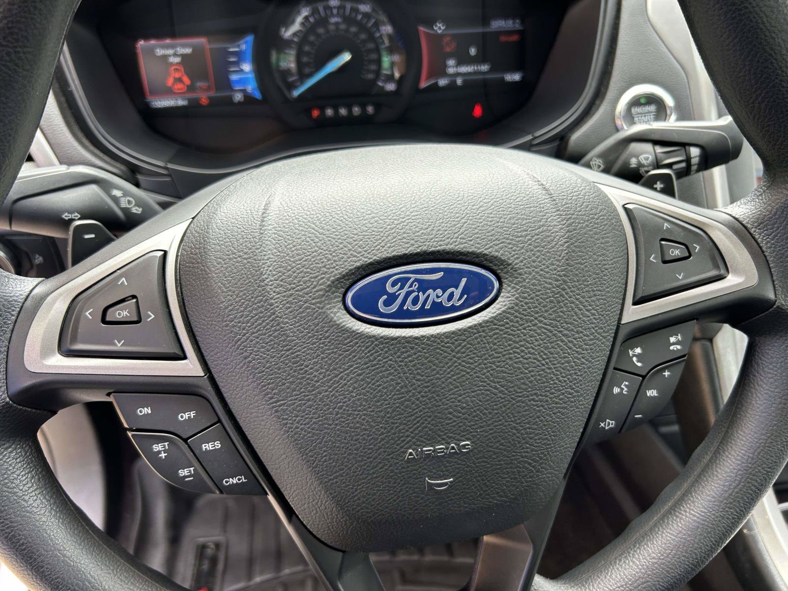 Used 2018 Ford Fusion SE w/ Fusion SE Technology Package FWD image 14