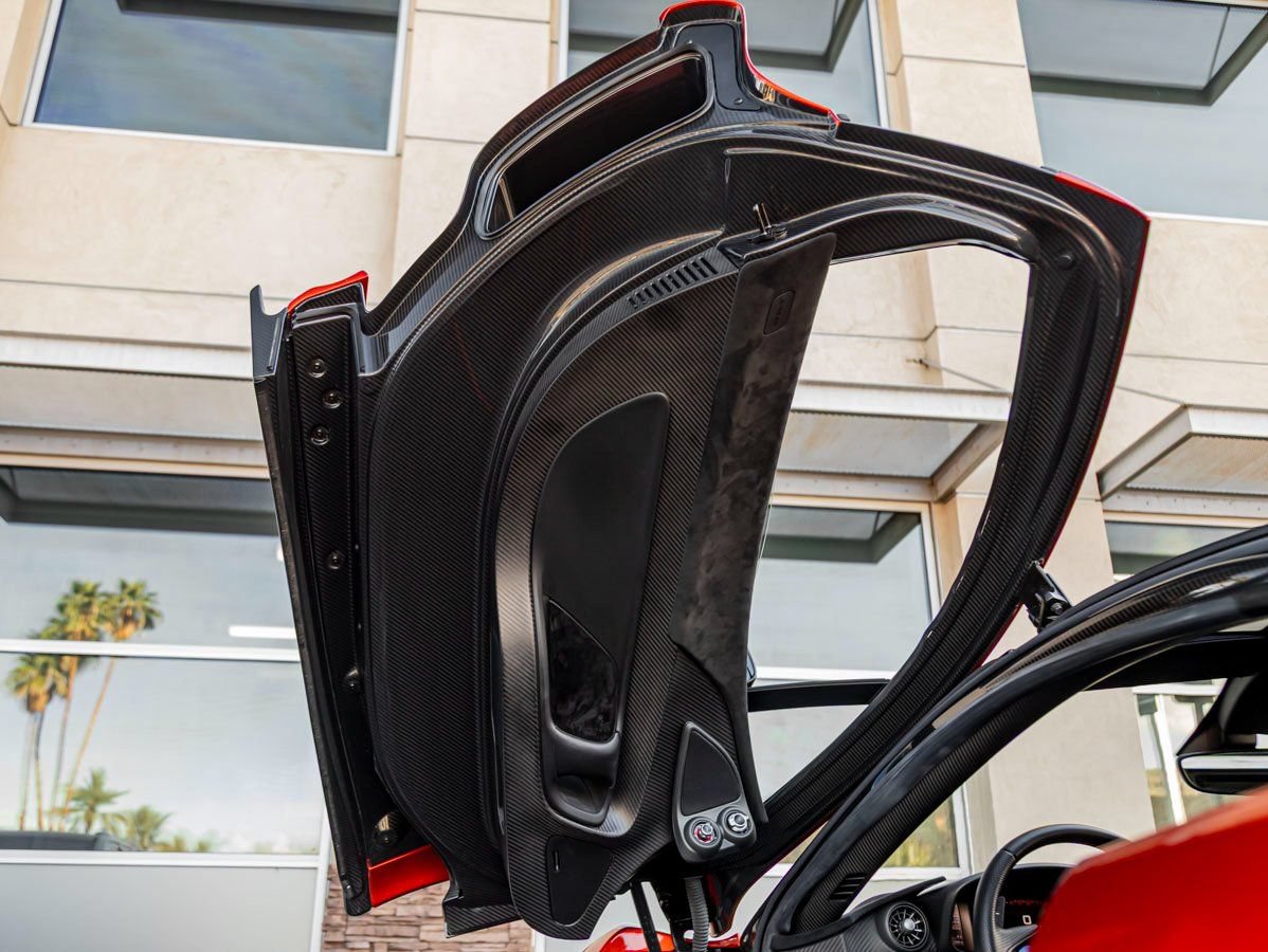 Used 2015 McLaren P1 RWD image 11