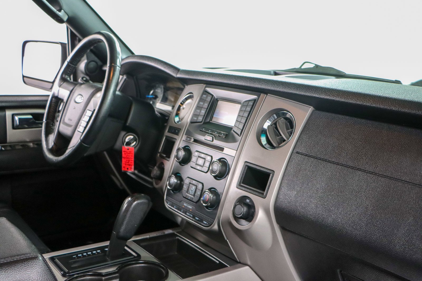 Used 2017 Ford Expedition XLT image 28