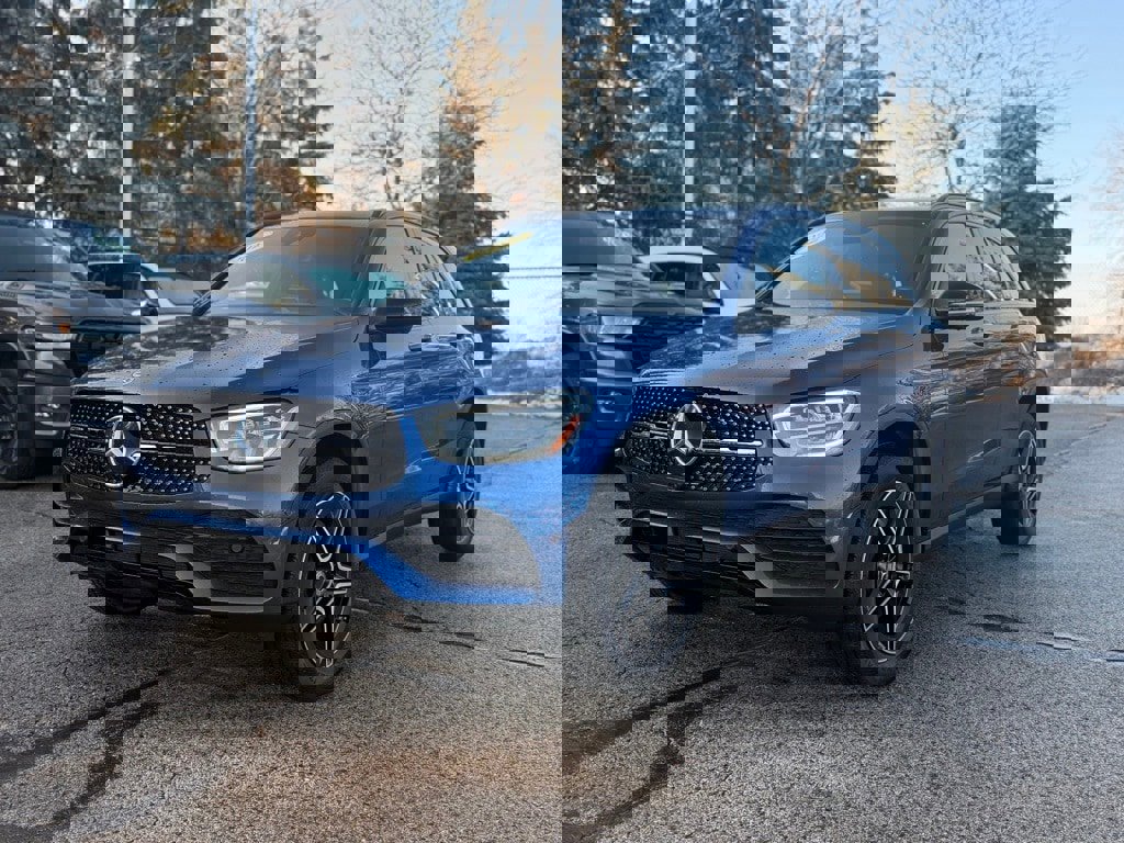 Used 2022 Mercedes-Benz GLC 300 4MATIC image 3
