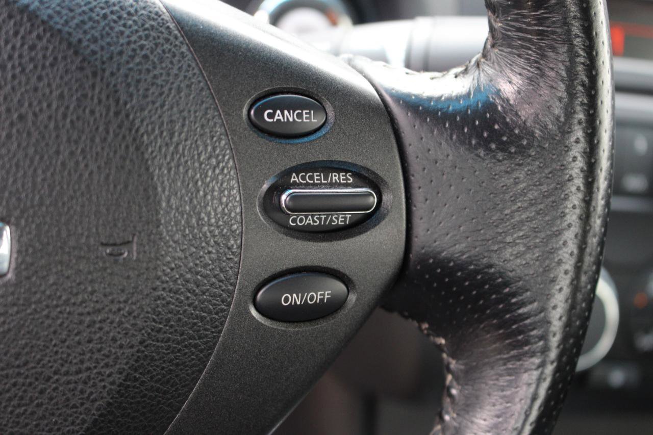 Used 2011 Nissan Altima 3.5 SR FWD image 18