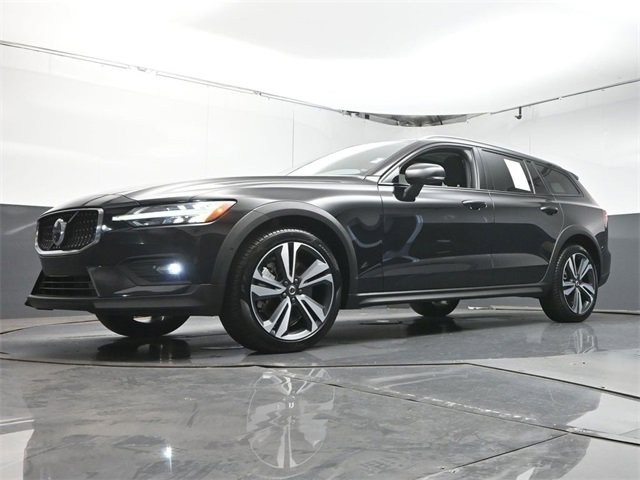 Used 2024 Volvo V60 B5 Cross Country Plus image 33