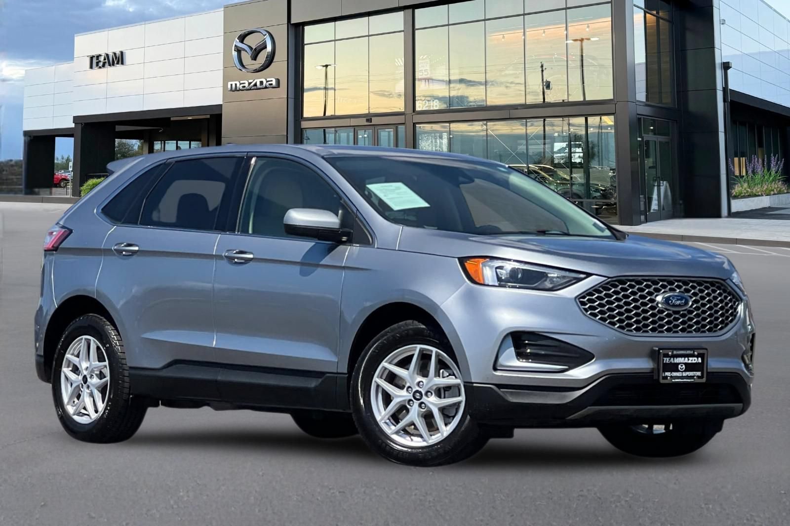 Used 2024 Ford Edge SEL AWD/4WD image 2
