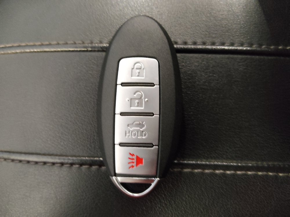 Used 2018 Nissan Rogue Sport SV FWD image 32