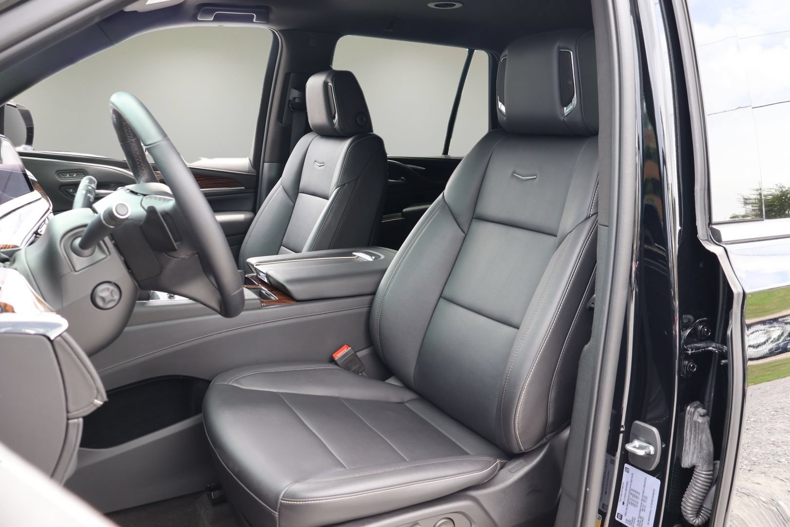 Certified 2022 Cadillac Escalade Luxury RWD image 11