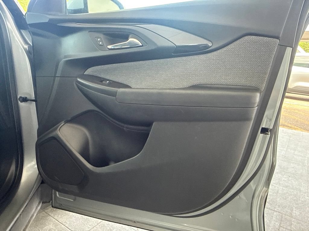 Used 2023 Chevrolet TrailBlazer LT FWD image 32