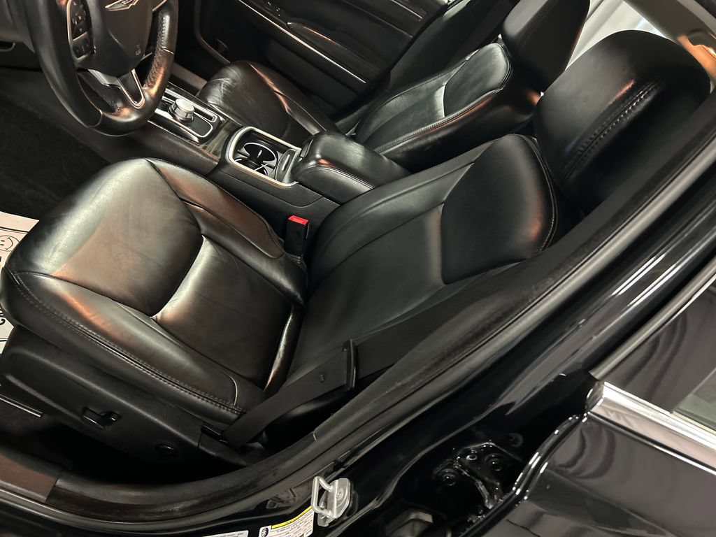 Used 2017 Chrysler 300 Limited AWD/4WD image 12