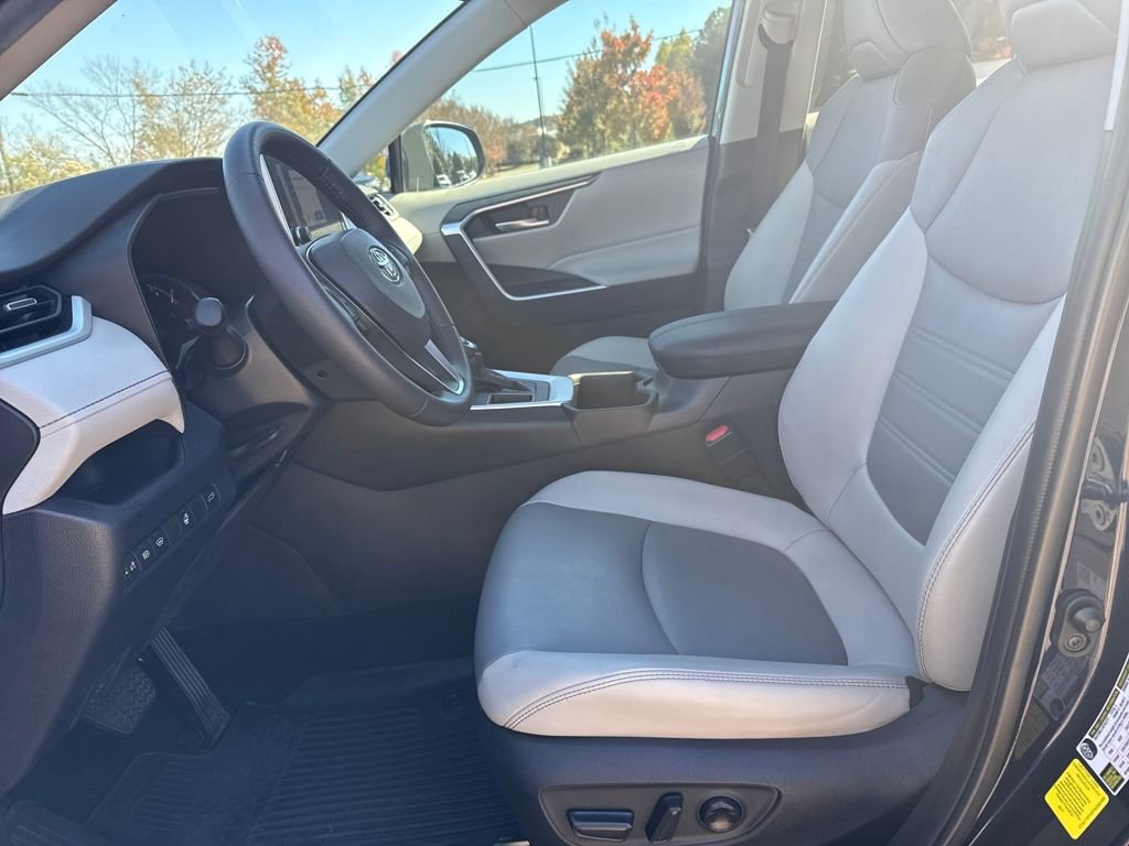 Used 2023 Toyota RAV4 XLE Premium image 10