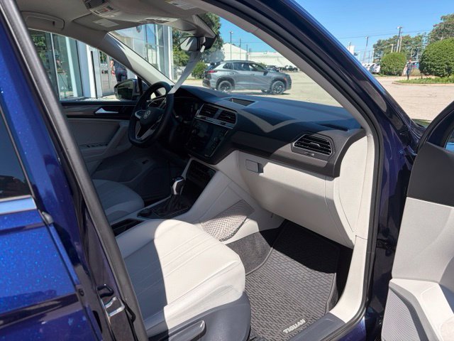 Certified 2024 Volkswagen Tiguan SE AWD/4WD image 16