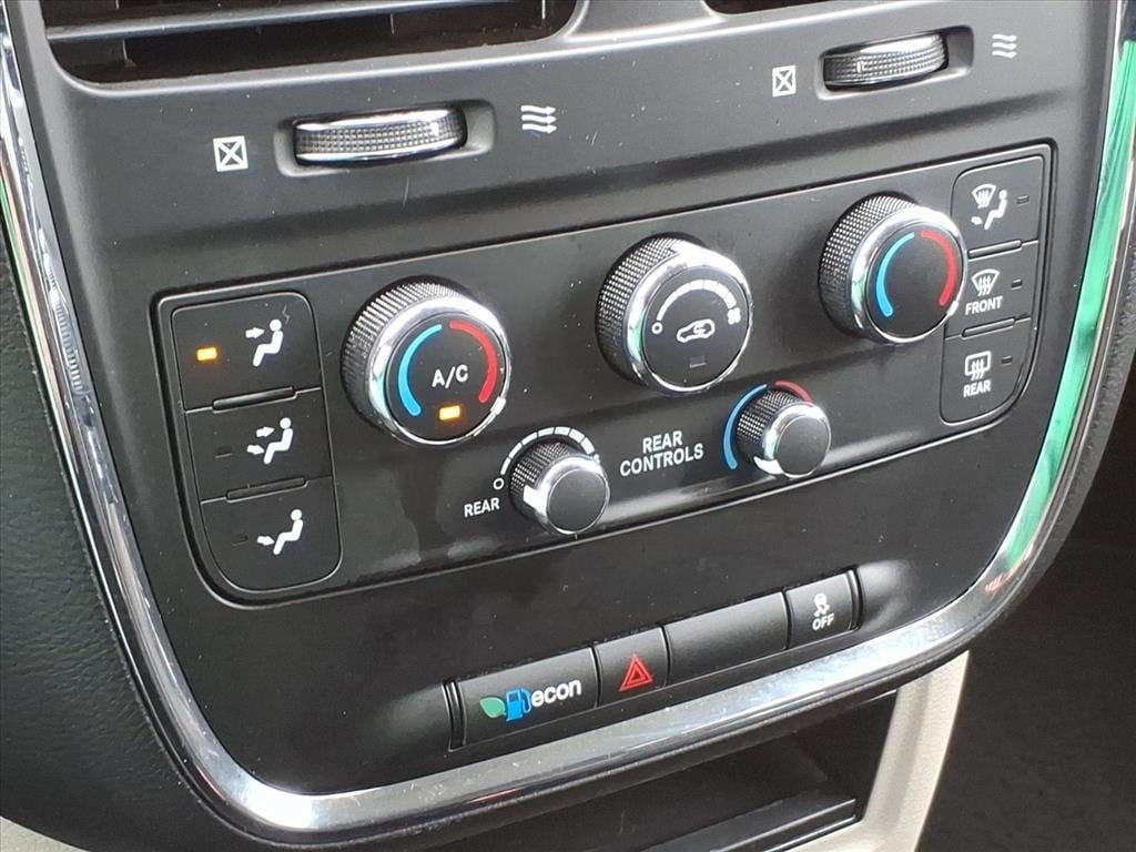 Used 2018 Dodge Grand Caravan SE w/ UConnect Hands-Free Group FWD image 28