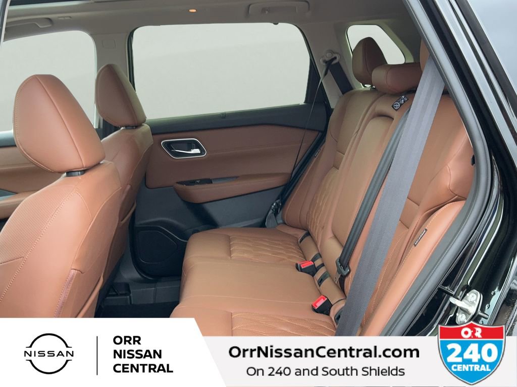 Used 2025 Nissan Rogue Platinum w/ Tech Package image 13