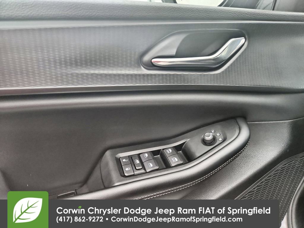 Certified 2024 Jeep Grand Cherokee L Laredo image 5