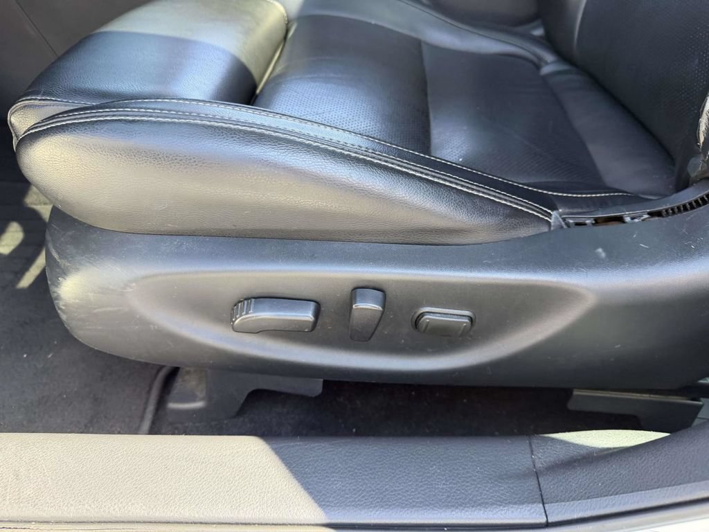 Used 2017 Nissan Maxima 3.5 SL w/ Interior Lighting Package FWD image 23