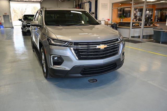 Used 2023 Chevrolet Traverse LT FWD image 3