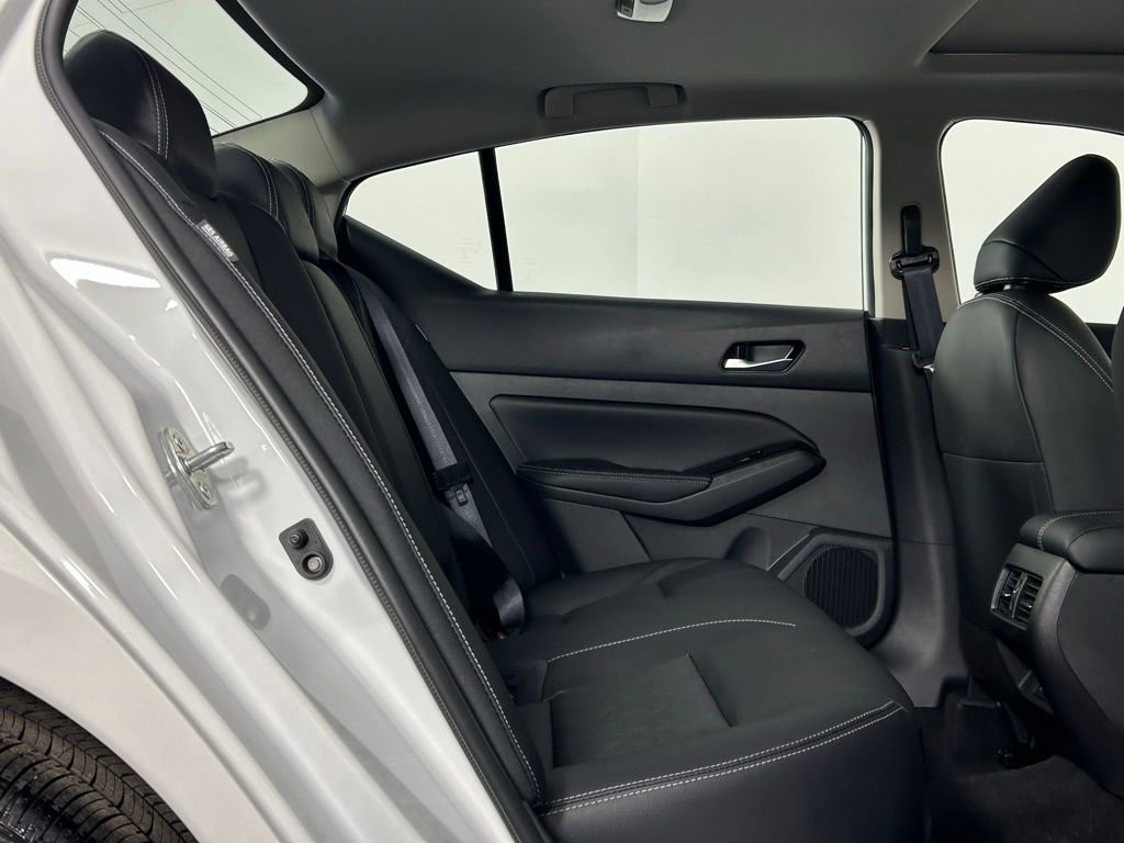 Used 2025 Nissan Altima 2.5 SL FWD image 13
