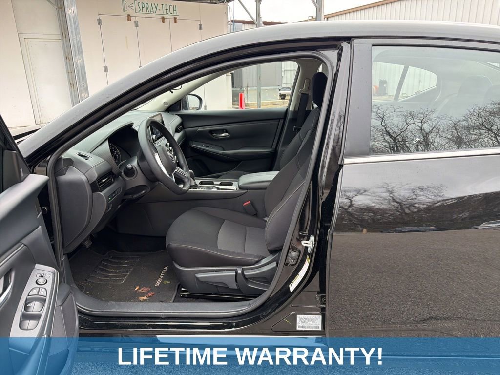 Used 2025 Nissan Sentra SV image 4