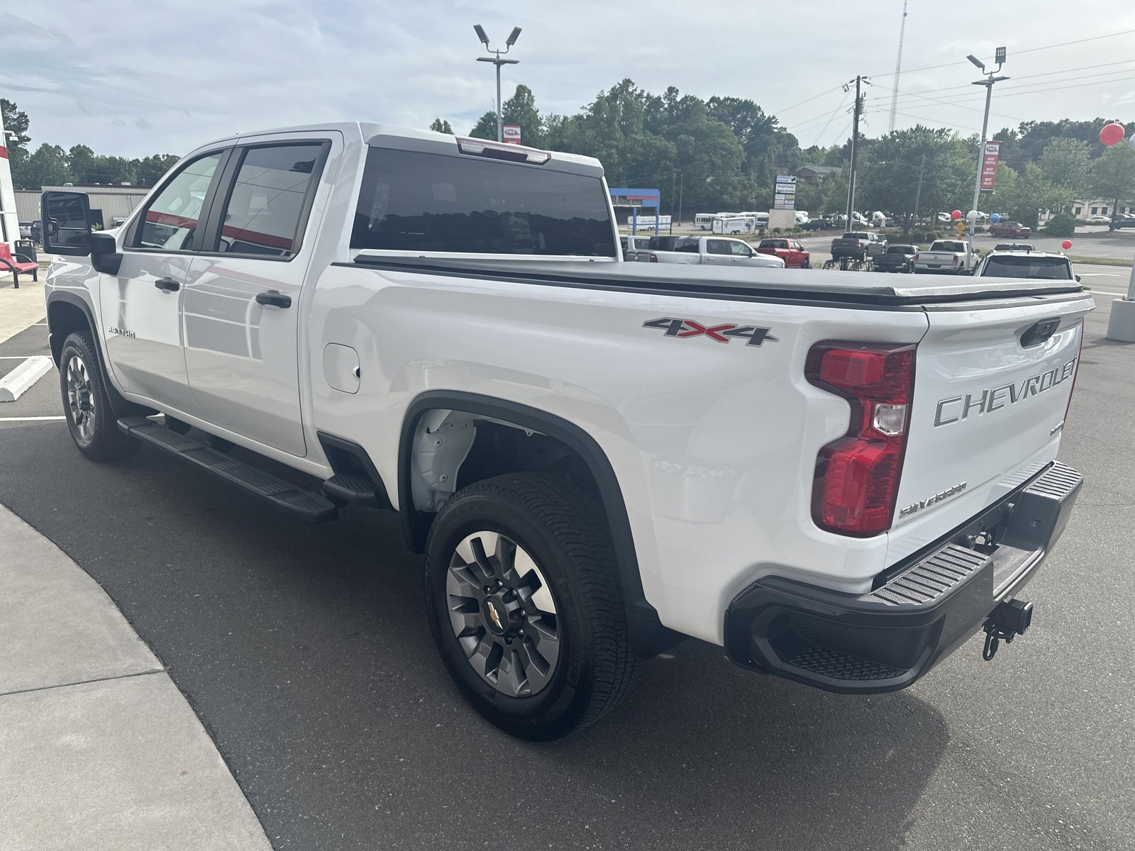 Used 2022 Chevrolet Silverado 2500 Custom w/ Custom Value Package AWD/4WD image 6