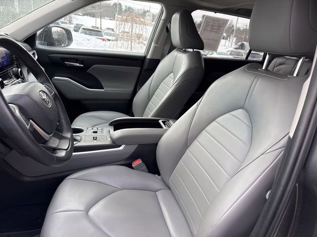Used 2023 Toyota Highlander XLE image 20