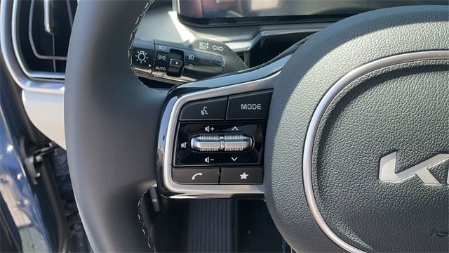 Used 2025 Kia Sorento SX image 28