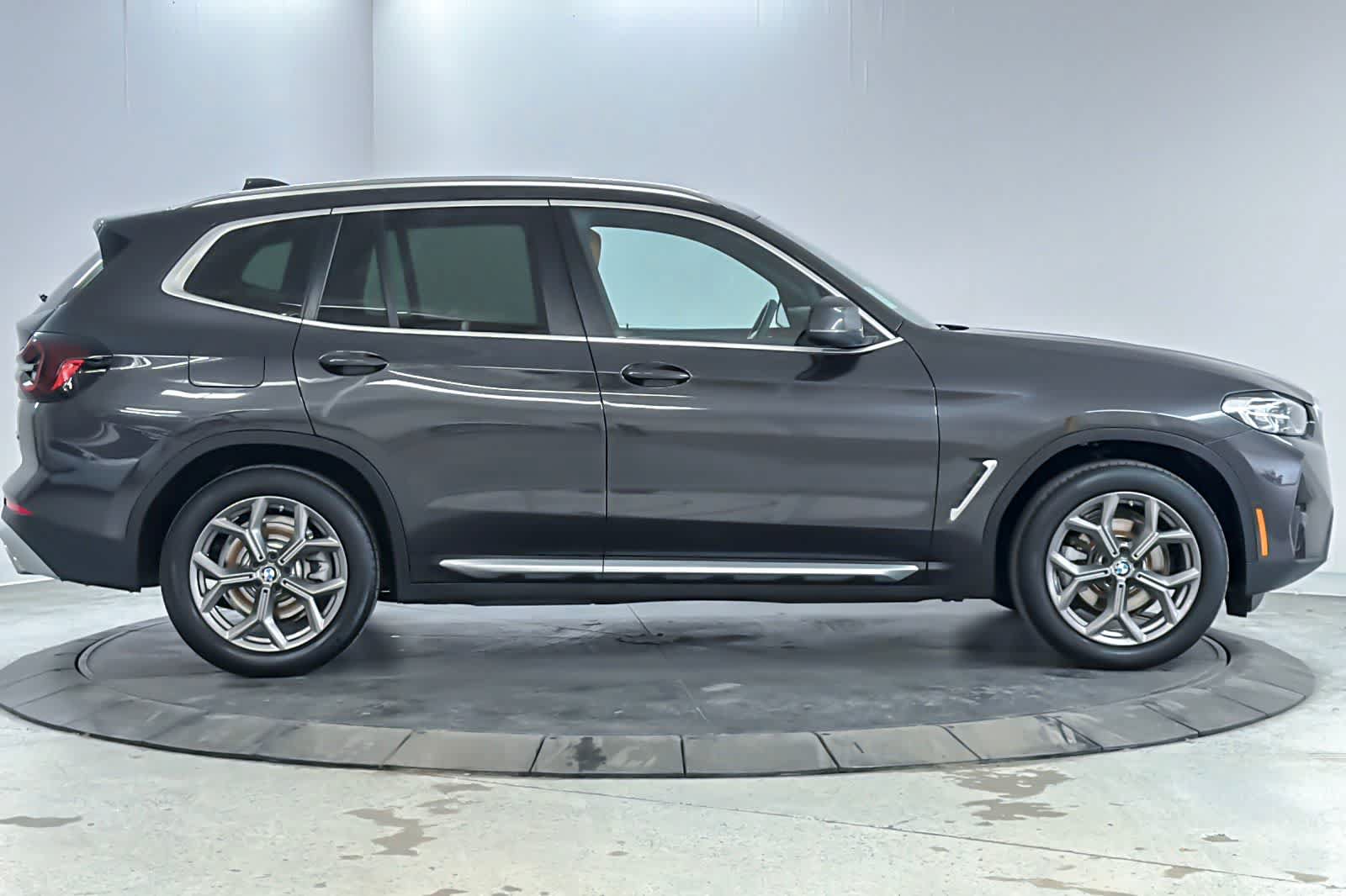 Used 2024 BMW X3 xDrive30i w/ Premium Package w/ZPA AWD/4WD image 8