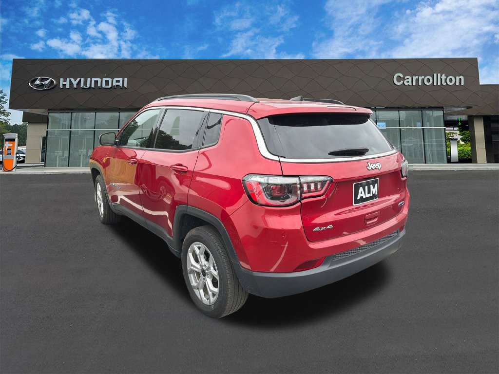 Used 2025 Jeep Compass Latitude AWD/4WD image 7