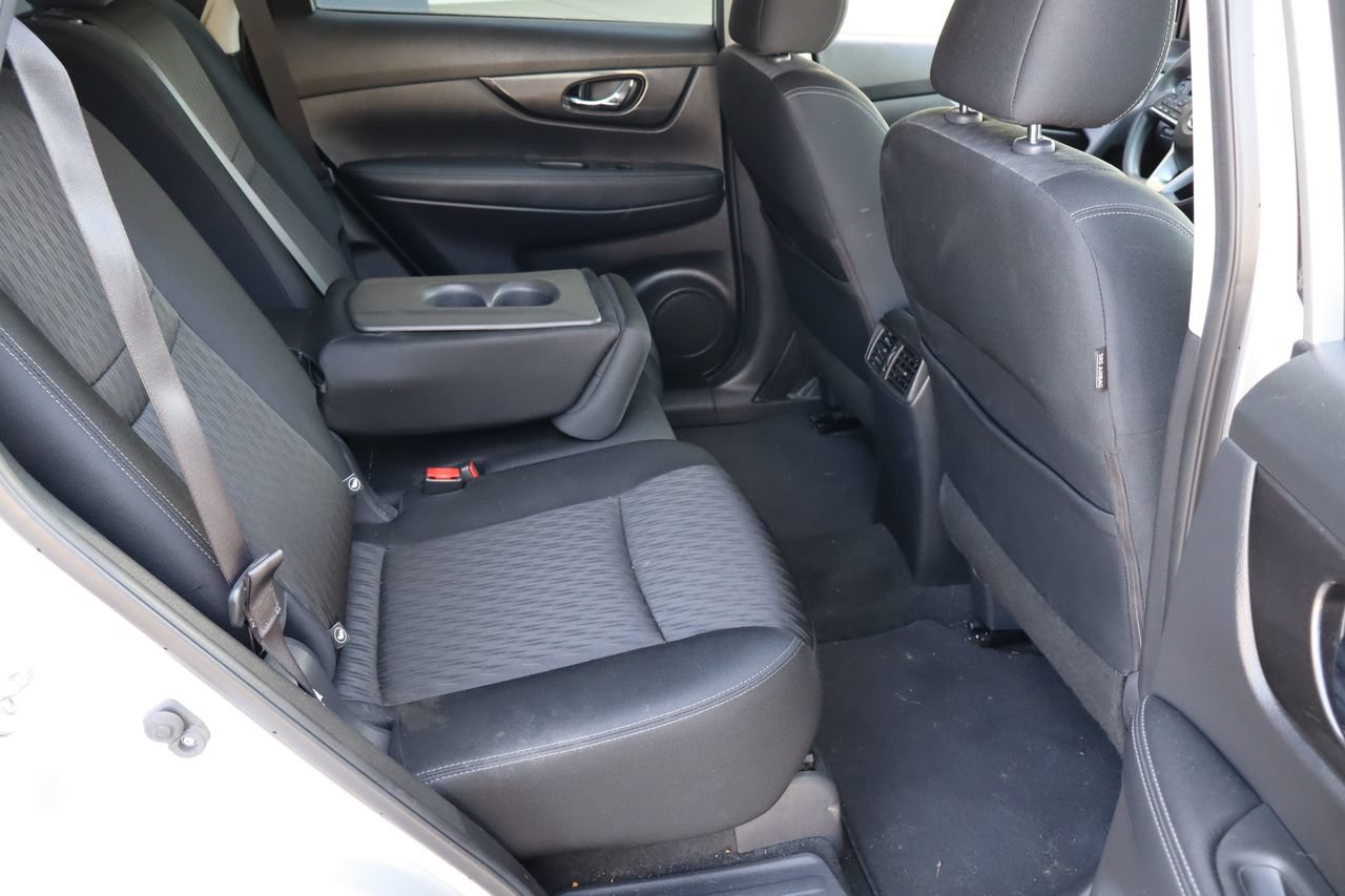 Used 2018 Nissan Rogue S FWD image 17