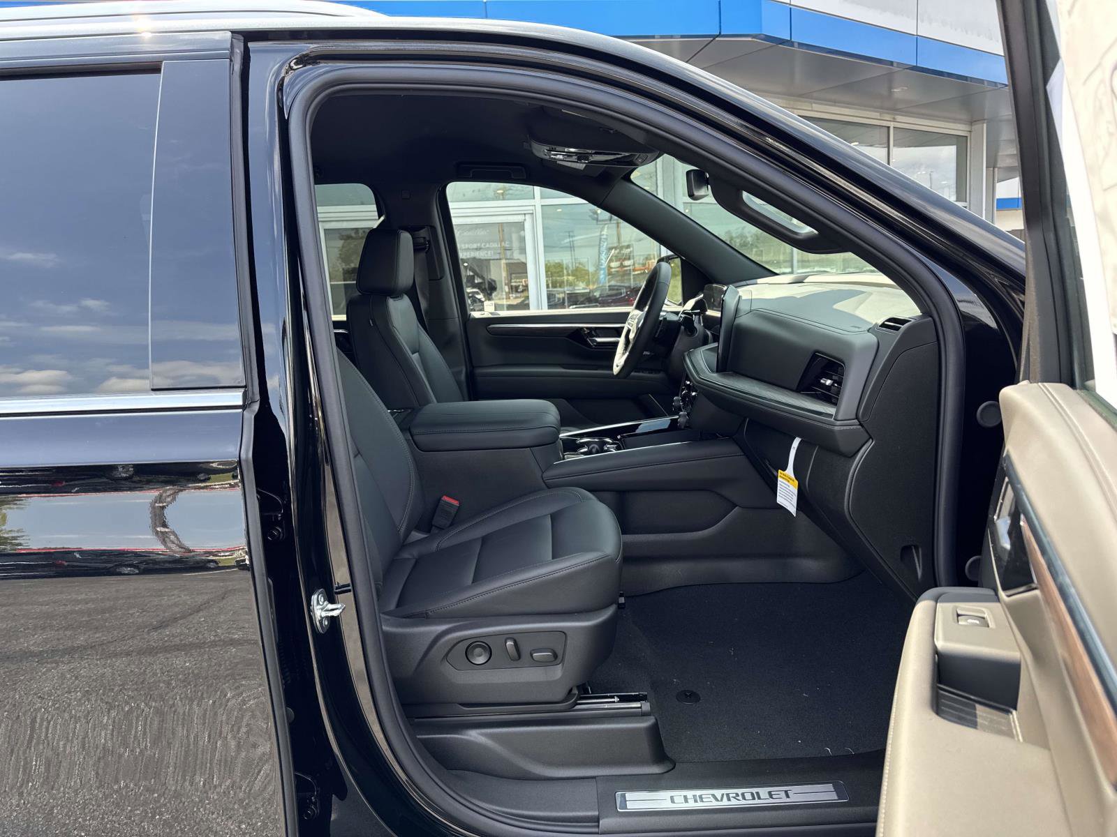 New 2026 Chevrolet Suburban LT w/ Comfort Package image 13
