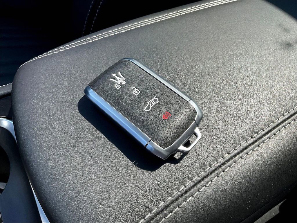 Used 2023 Maserati Grecale Modena AWD/4WD image 34