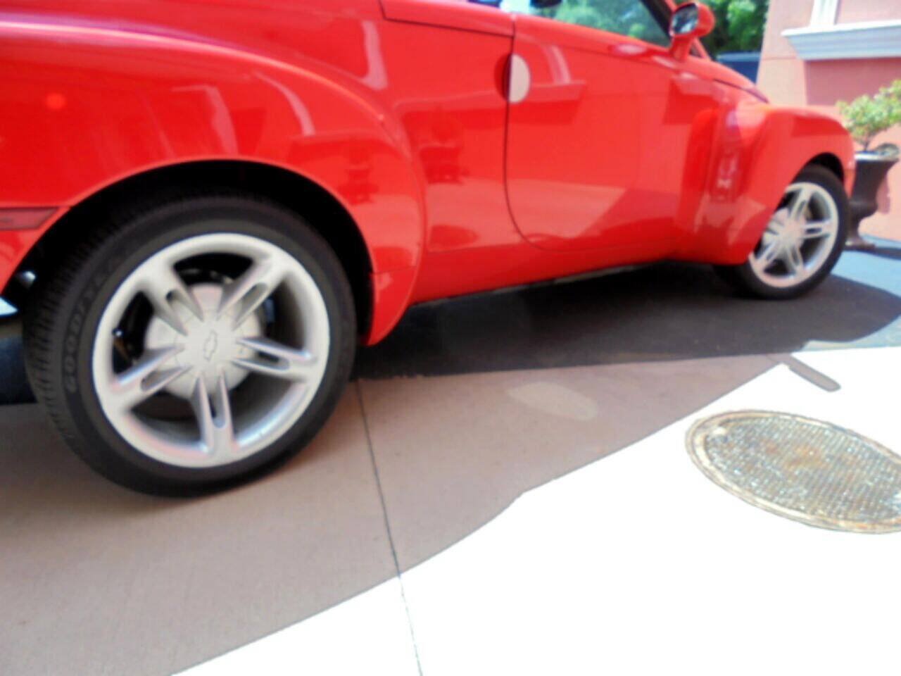 Used 2005 Chevrolet SSR w/ Preferred Equipment Group RWD image 20