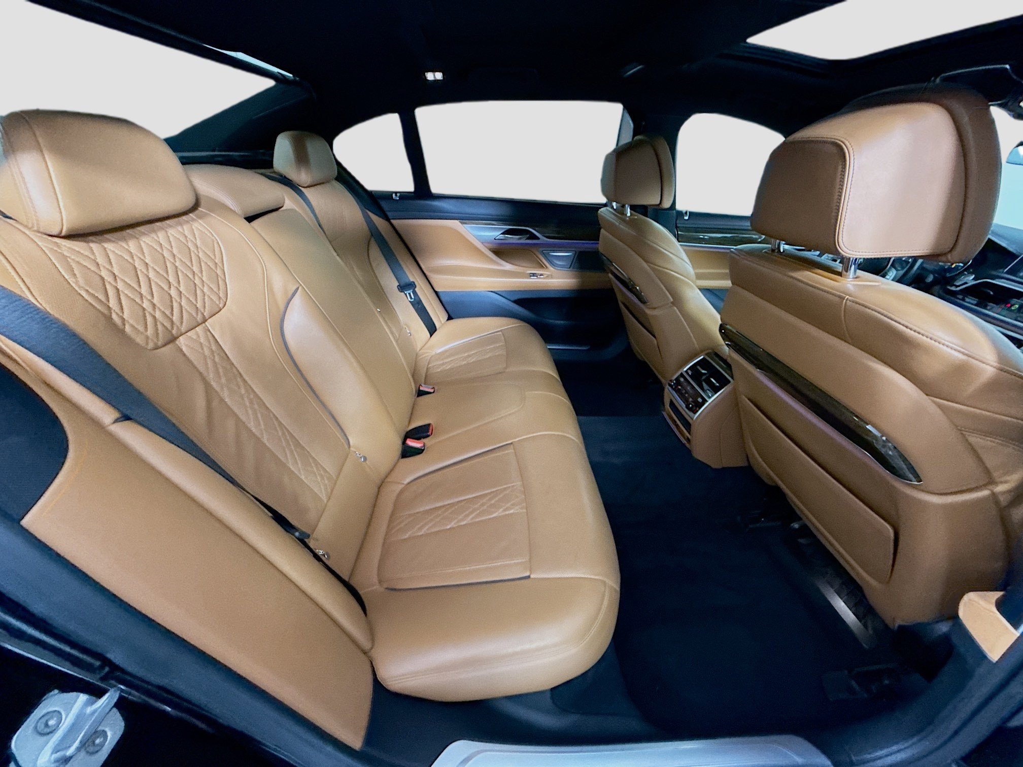 Used 2019 BMW 740i w/ Executive Package image 27