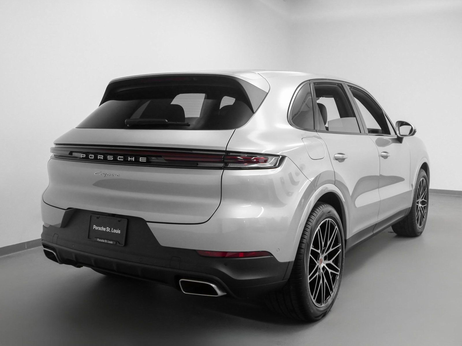 Certified 2025 Porsche Cayenne image 12