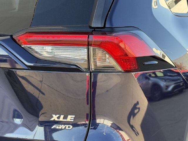 Used 2021 Toyota RAV4 XLE Premium AWD/4WD image 7