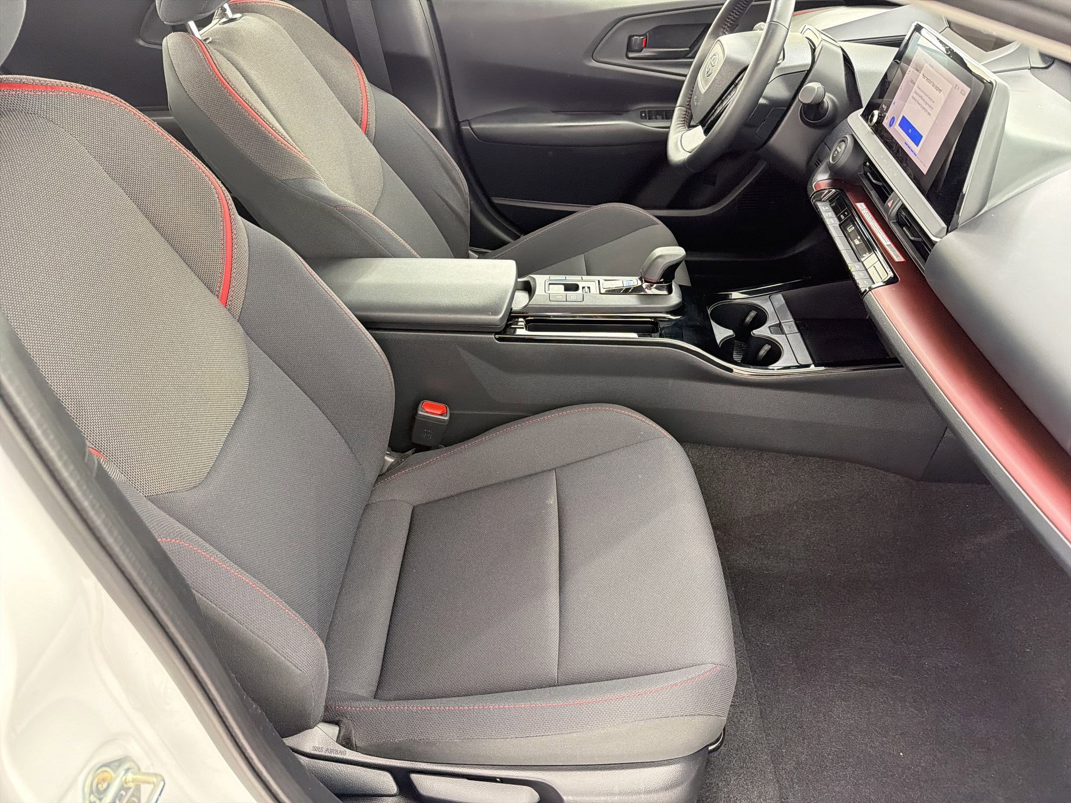 Used 2024 Toyota Prius Prime SE FWD image 28