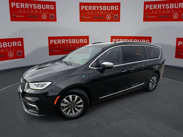 Used 2021 Chrysler Pacifica Limited w/ Uconnect Theater Family Group