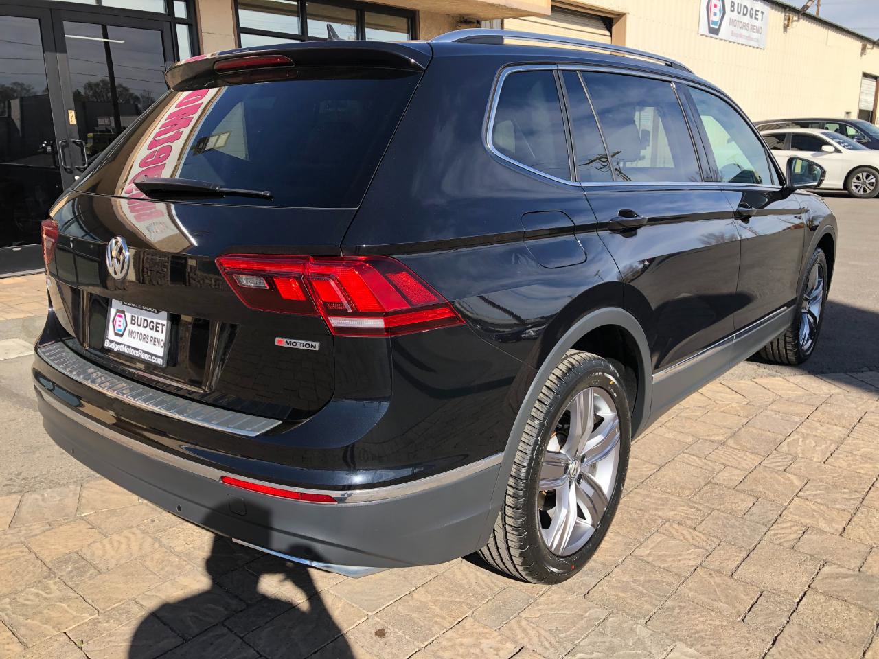 Used 2019 Volkswagen Tiguan SEL Premium image 2