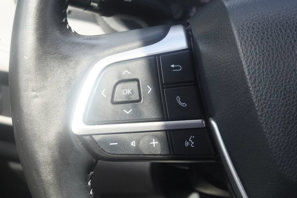 Used 2023 Toyota Highlander XLE AWD/4WD image 13