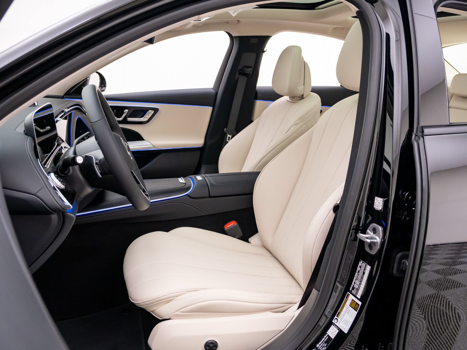 New 2026 Mercedes-Benz E 350 4MATIC Sedan image 17