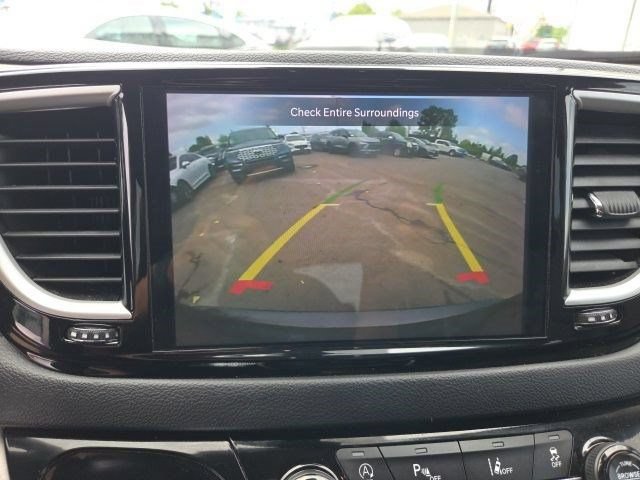 Used 2023 Chrysler Pacifica Touring-L FWD image 31